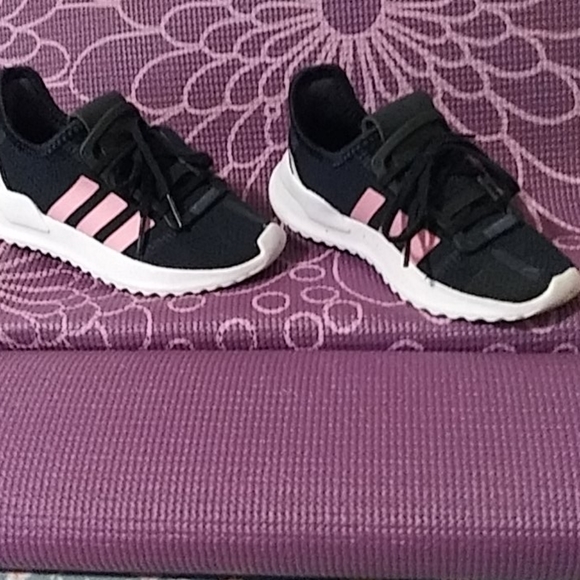 ADIDAS - Picture 3 of 6